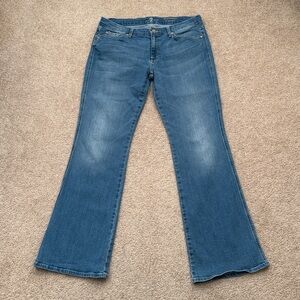 7 For All Mankind 'A' Pocket Bootcut Mid Rise Short Inseam 31" Jeans Size 32